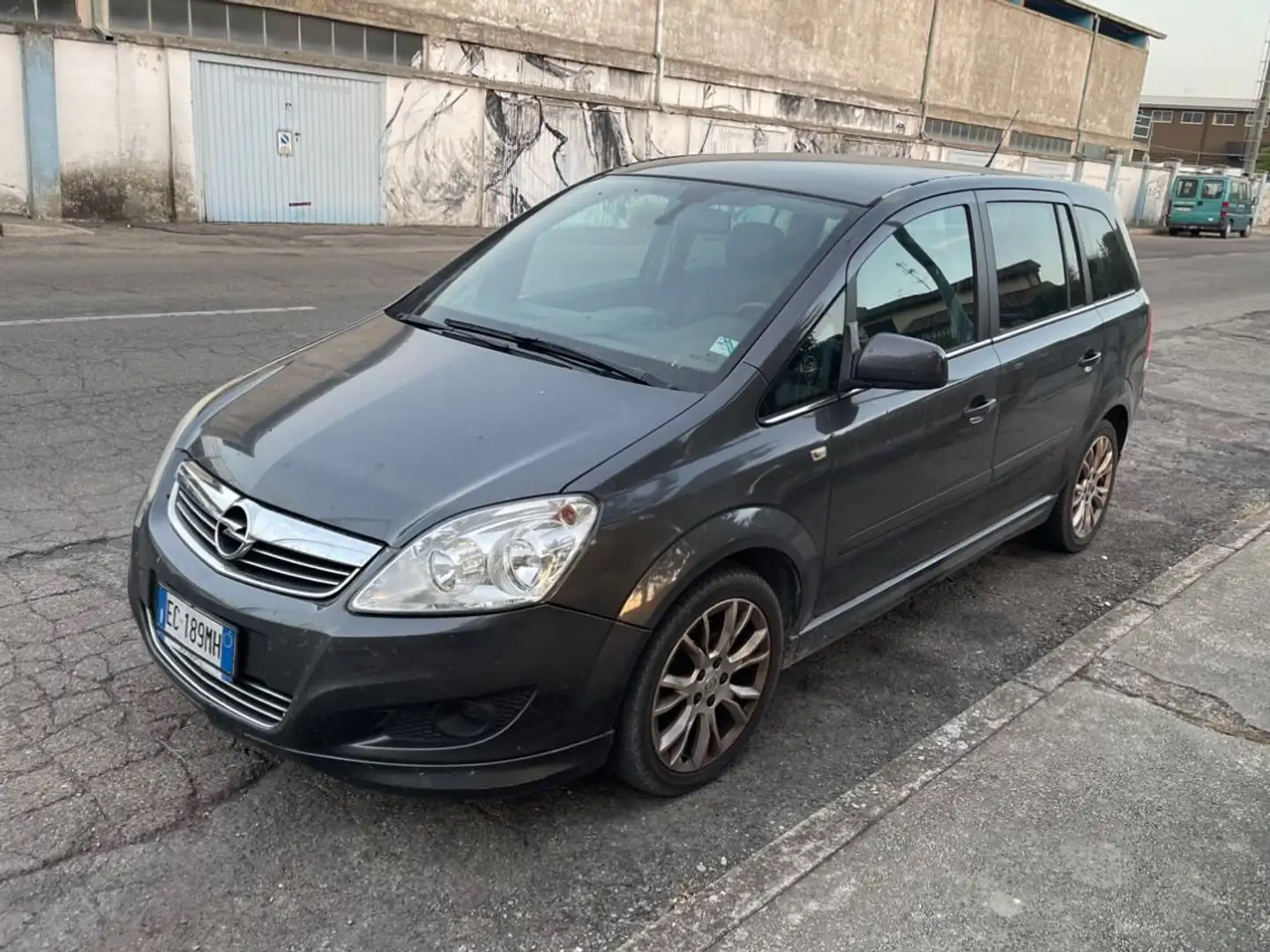 Opel Zafira Zafira II 2005 1.6 t. Edition (enjoy) ecoM 150cv Gris - 1