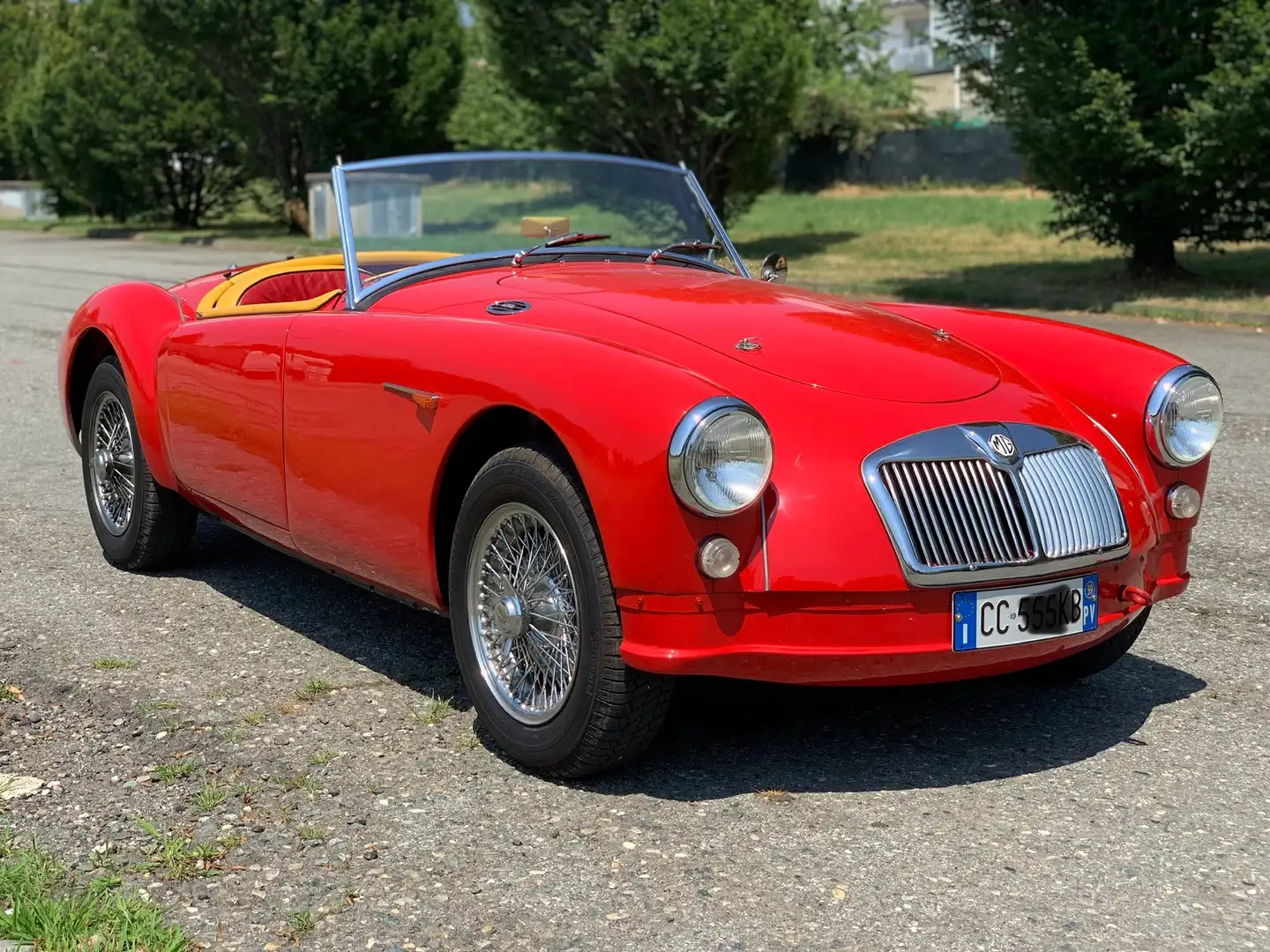 MG MGA coupe Červená - 1