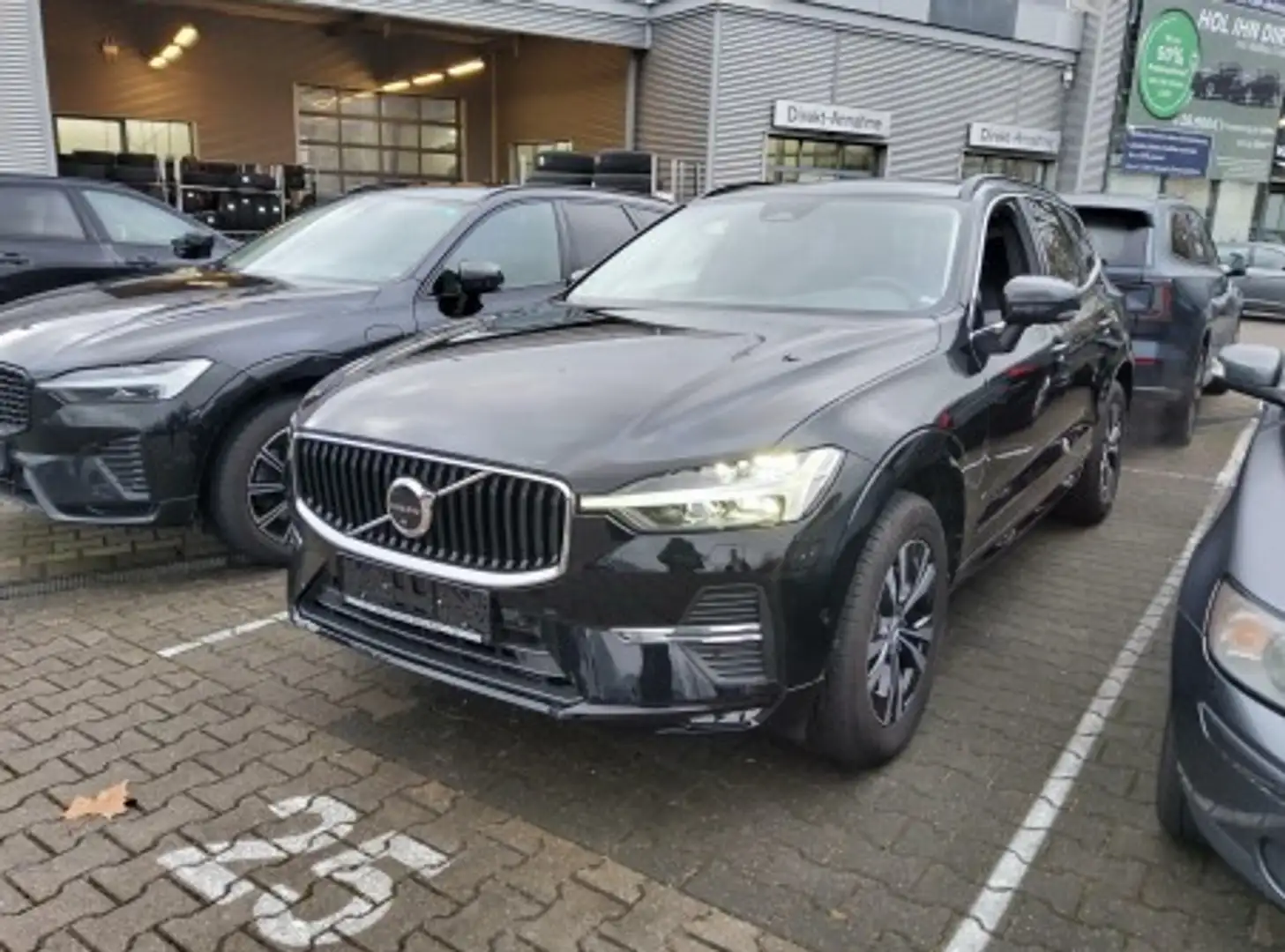 Volvo XC60 B4 MOMENTUM PRO+360°KAM+LED+PANO+LEDER+DAB Schwarz - 2