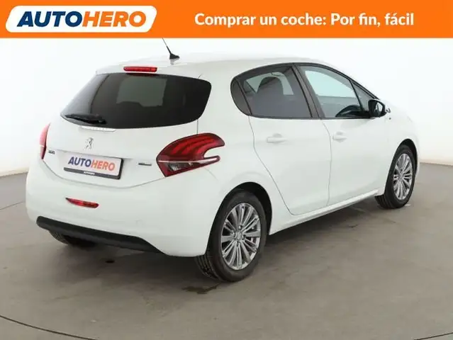 Peugeot 208 view 6