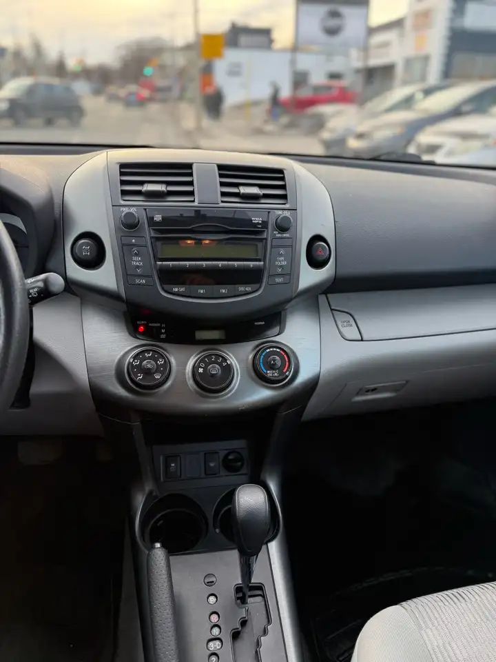 Toyota RAV 4 снимка Toyota RAV 4