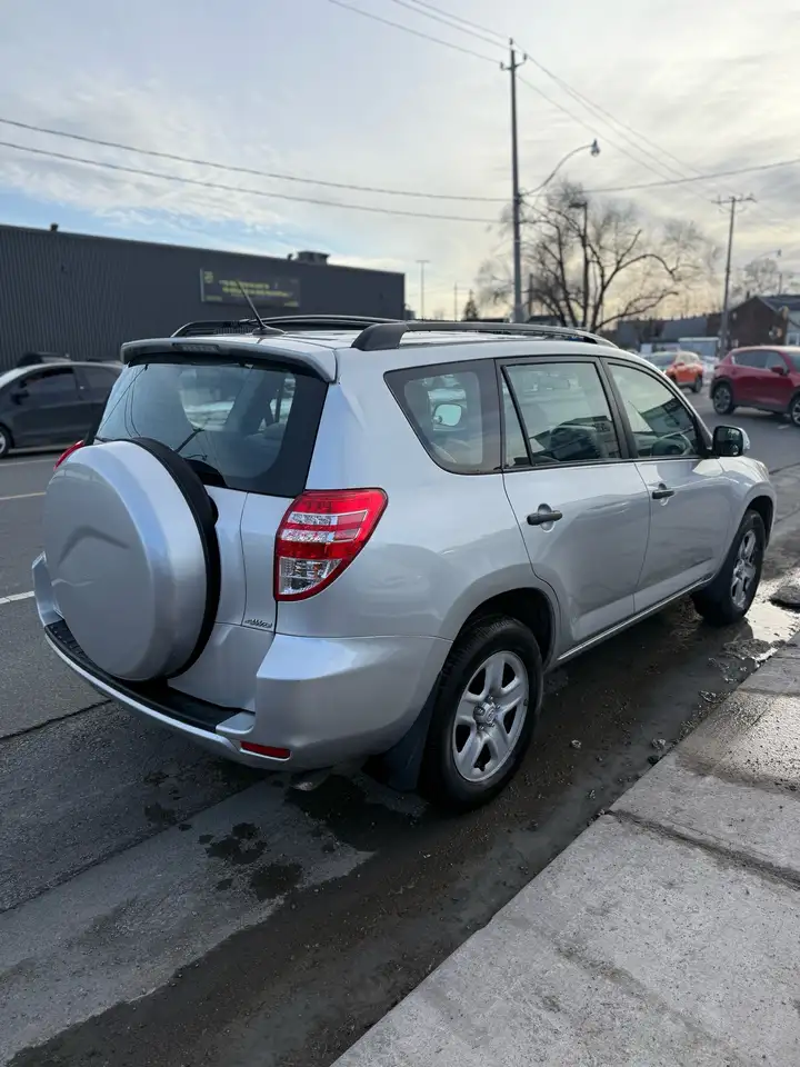 Toyota RAV 4 снимка Toyota RAV 4