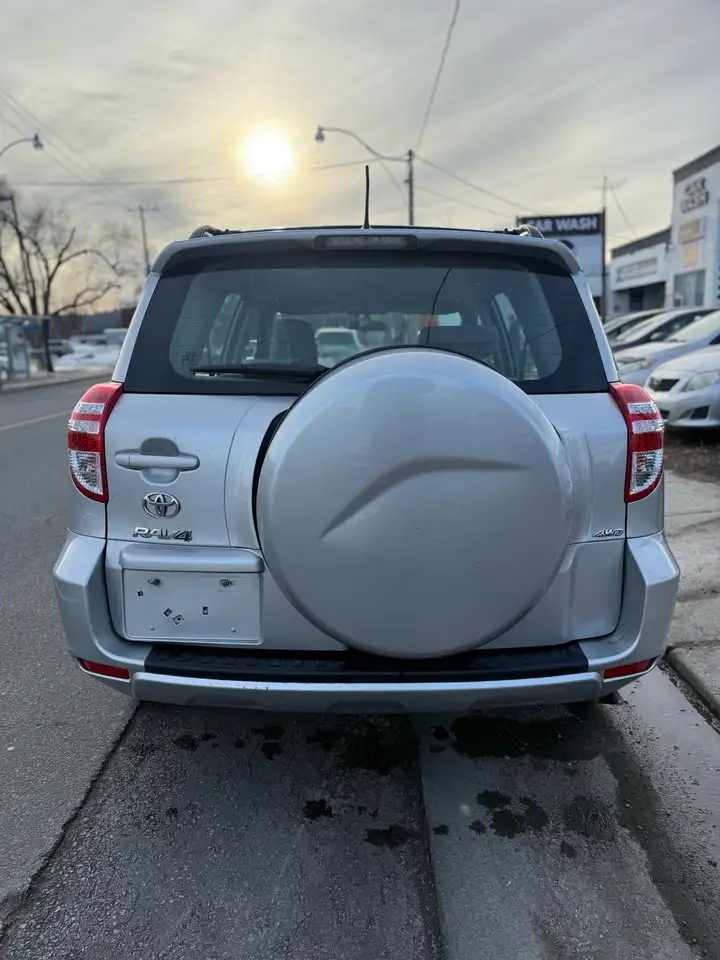 Toyota RAV 4 снимка Toyota RAV 4