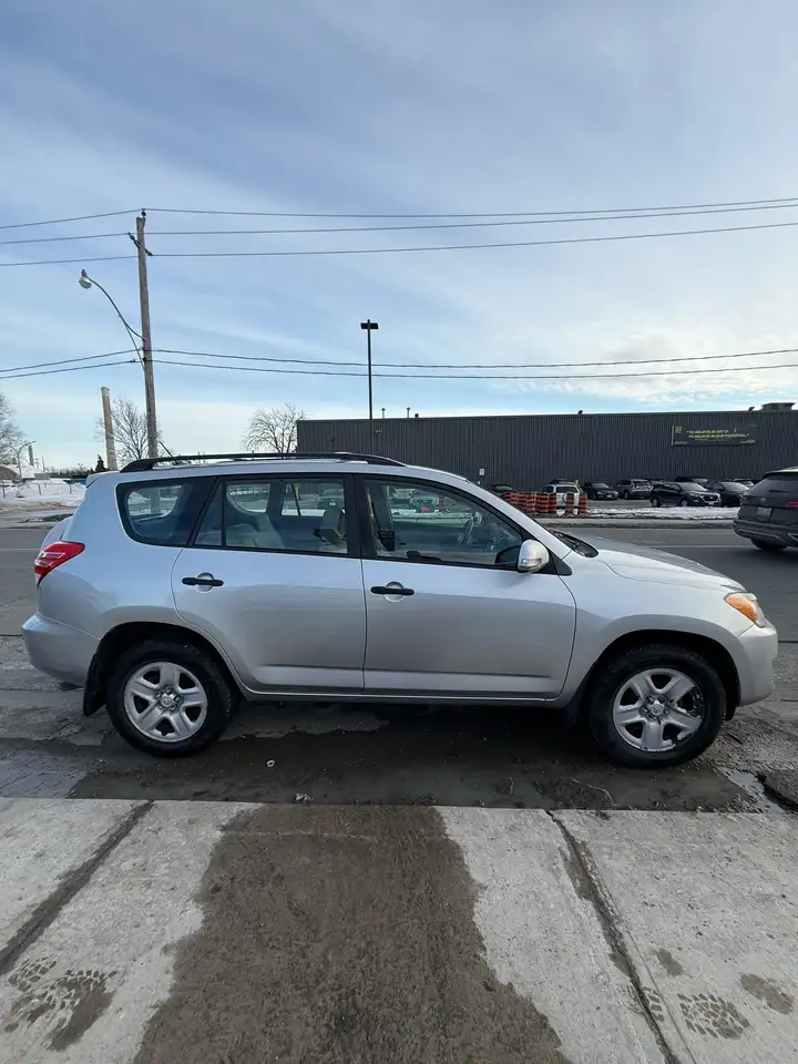 Toyota RAV 4 снимка Toyota RAV 4