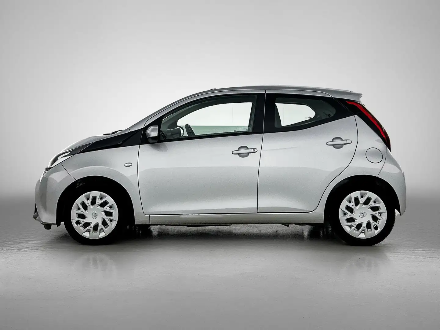 Toyota Aygo 1.0 VVT-i x-play | ACHTERUITRIJCAMERA | AIRCO | EL Grijs - 2