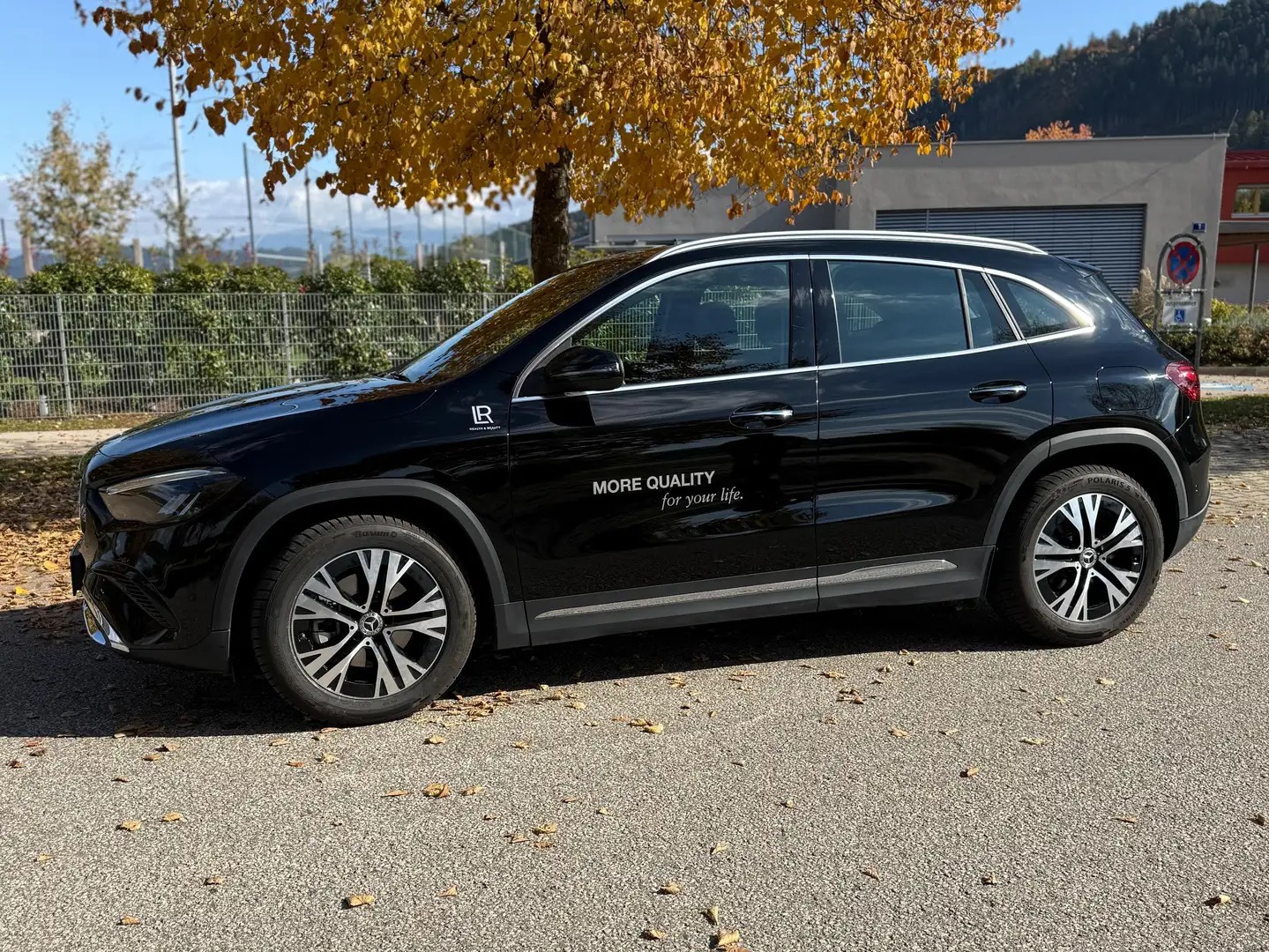 Mercedes-Benz GLA 180 GLA 180  Österreich-Edition Schwarz - 1