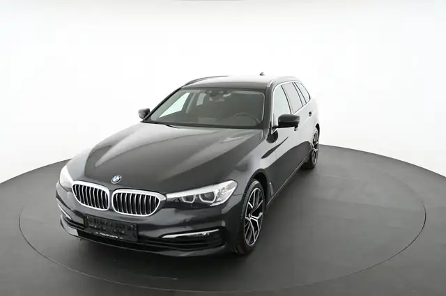 BMW 5 Series view 11