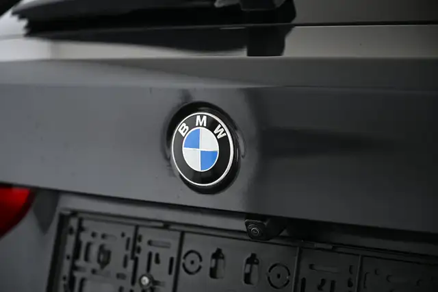 BMW 5 Series view 13