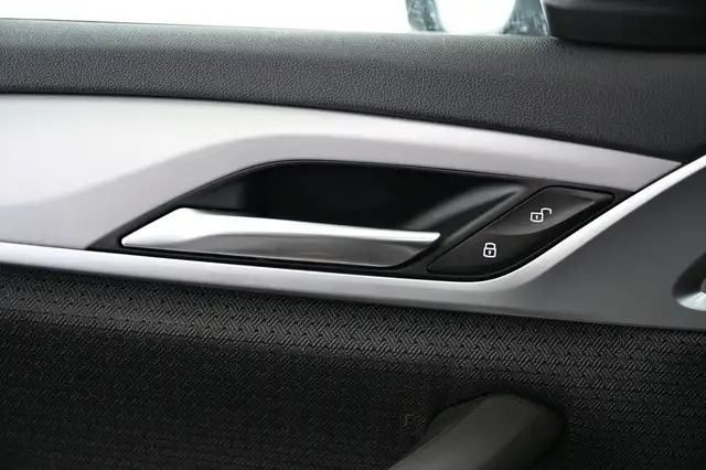 BMW 5 Series view 29
