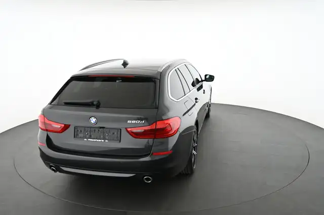 BMW 5 Series view 12