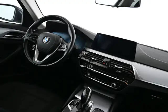 BMW 5 Series view 18