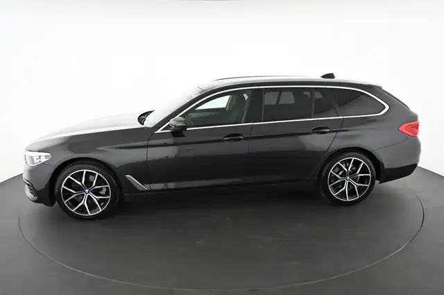 BMW 5 Series view 5
