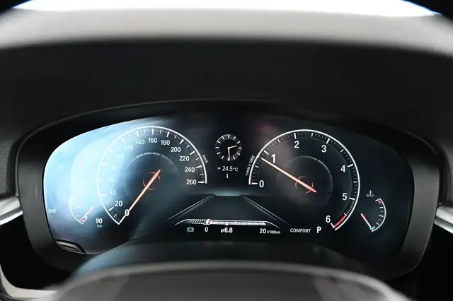 BMW 5 Series view 25