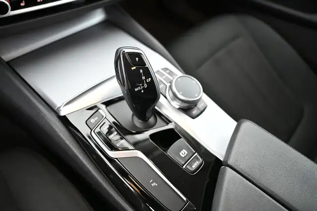 BMW 5 Series view 24
