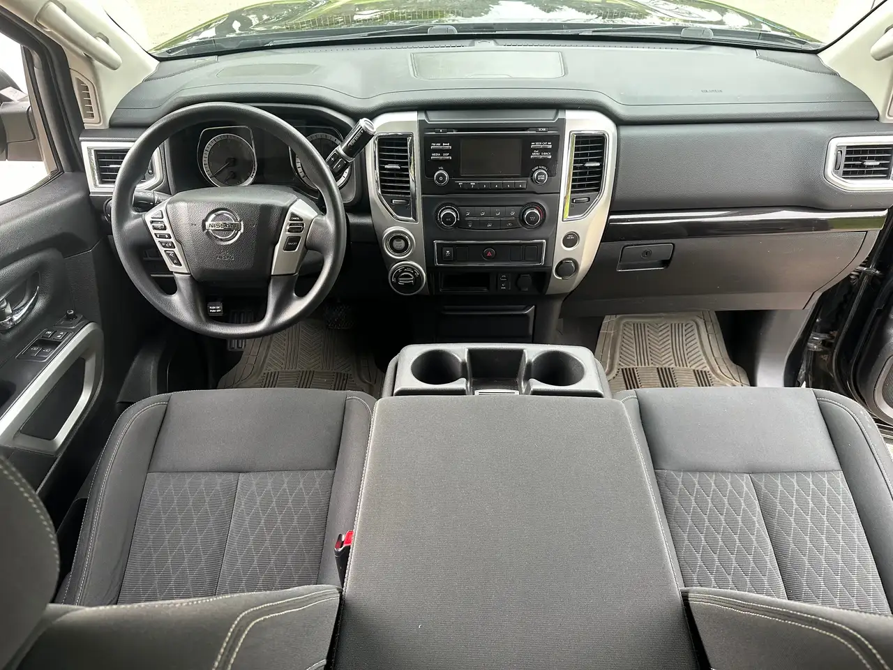 Nissan Titan снимка Nissan Titan