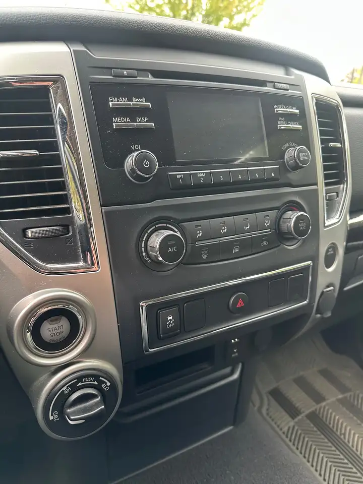Nissan Titan снимка Nissan Titan