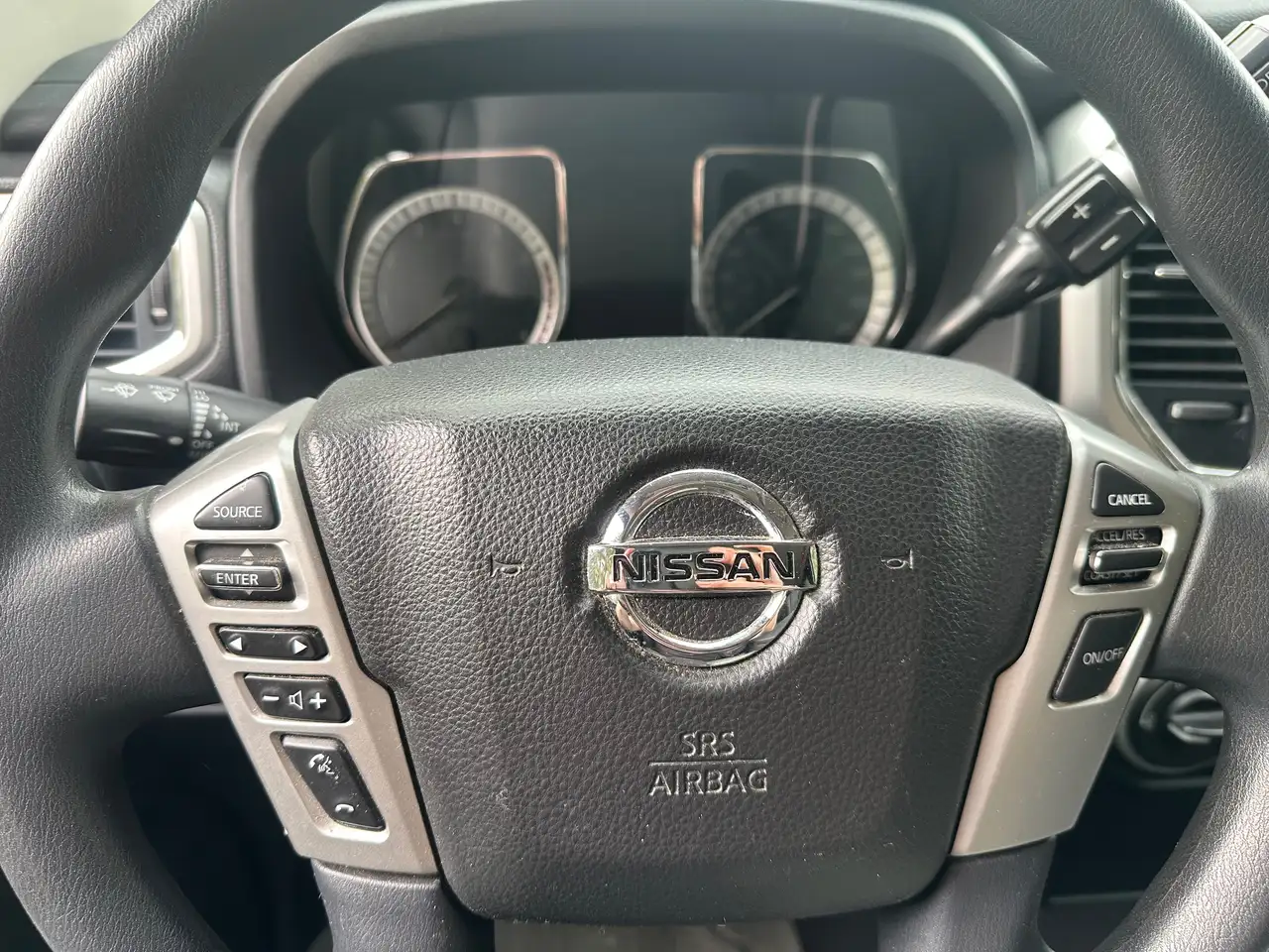 Nissan Titan снимка Nissan Titan