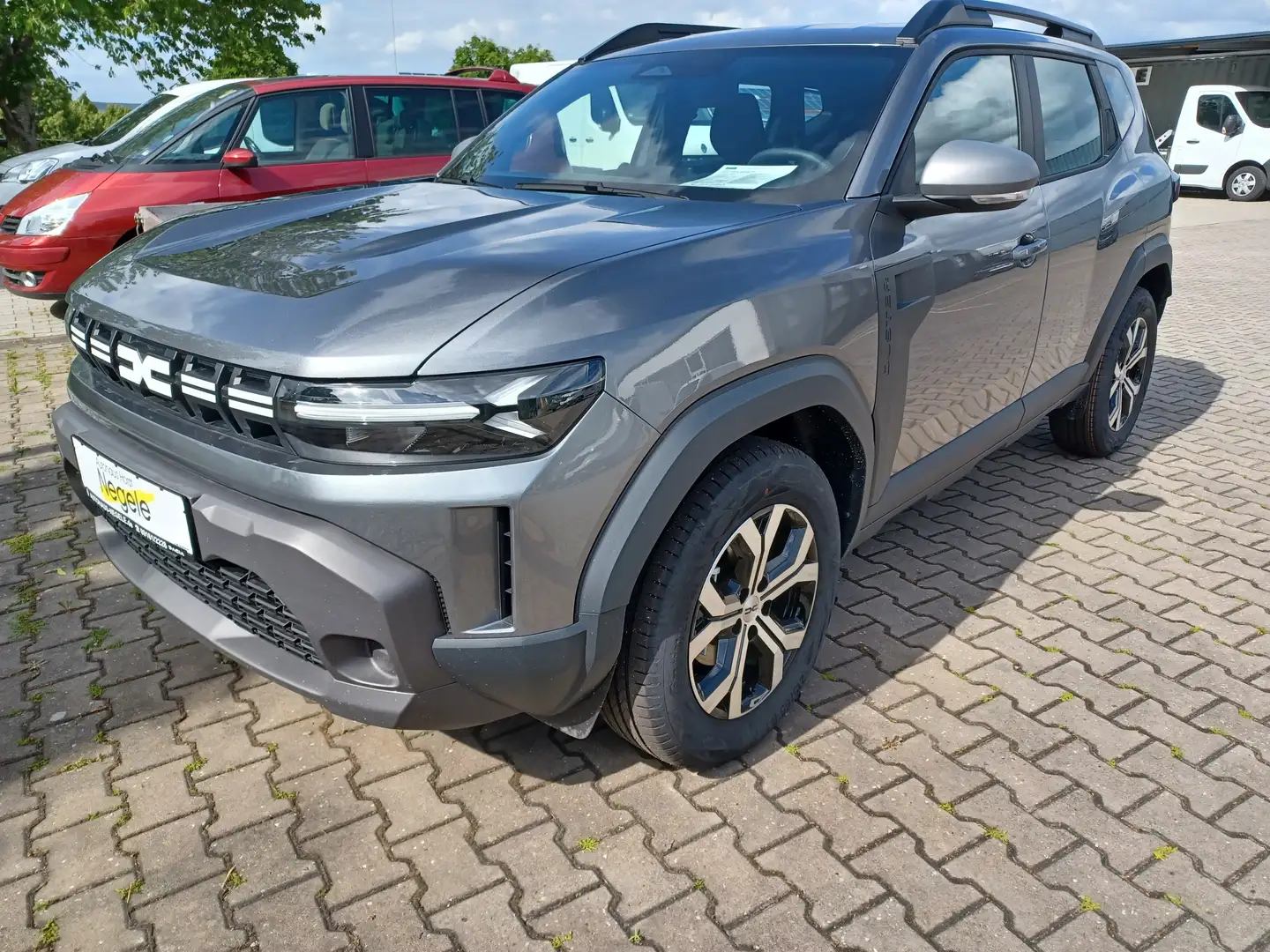 Dacia Duster Hybrid 140 Expression Automatik Grijs - 1