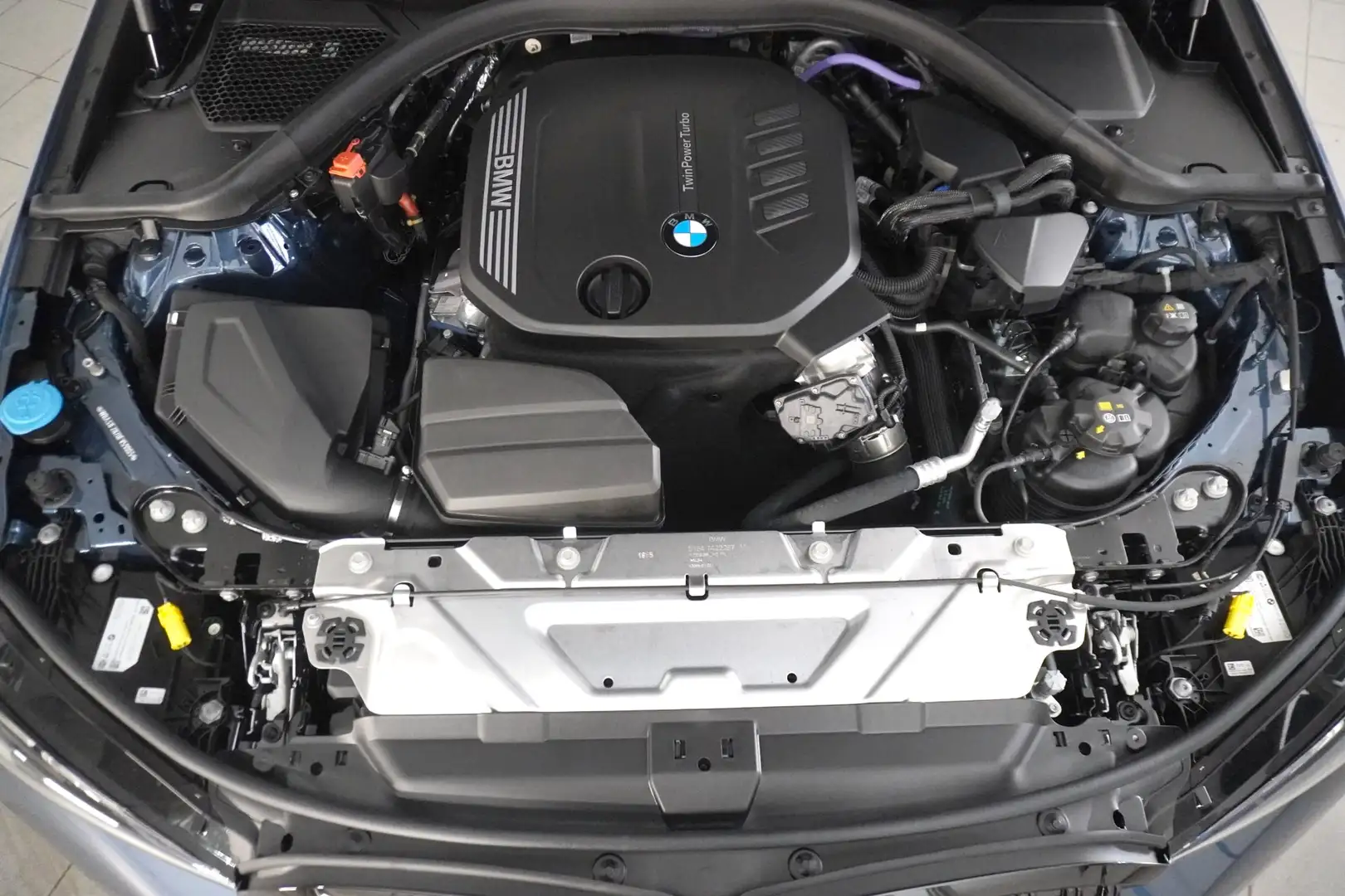 BMW 320 320d xDrive Blauw - 2