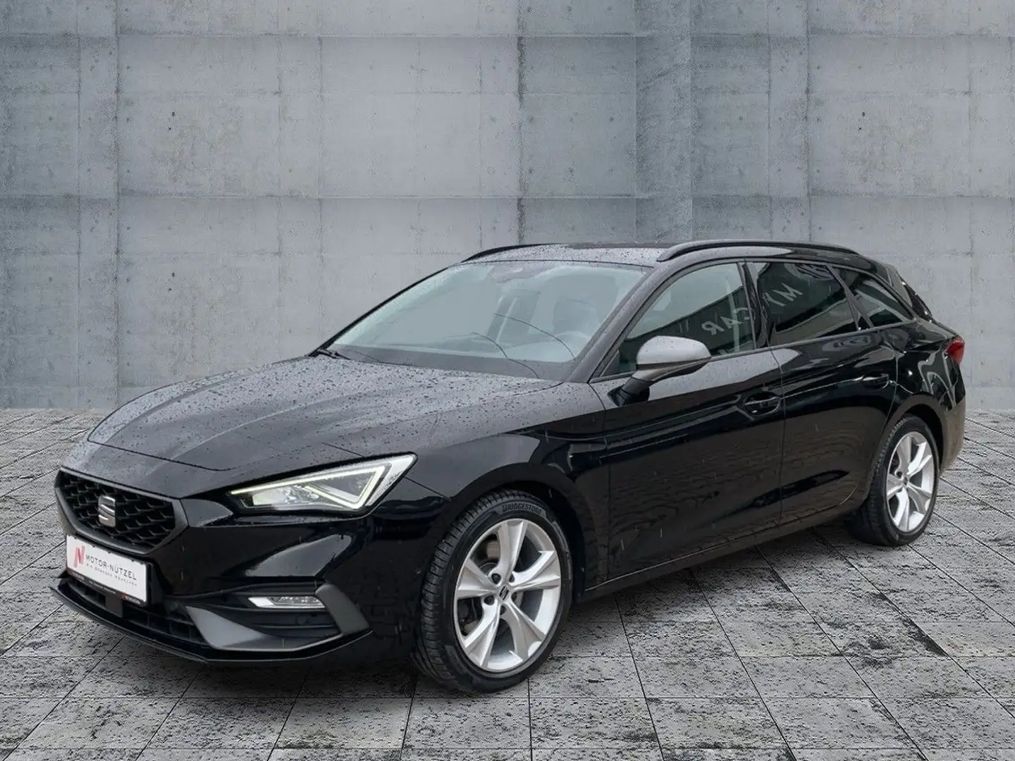 SEAT Leon ST 2.0 TDI DSG 4DRIVE FR-LINE LED+NAVI+RFK Zwart - 2