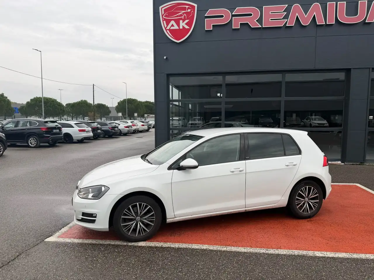 Volkswagen Golf Standard Model — photo 17
