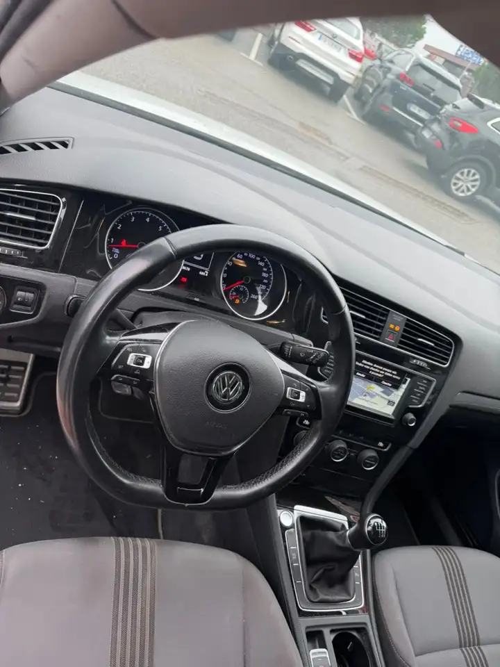 Volkswagen Golf Standard Model — photo 10