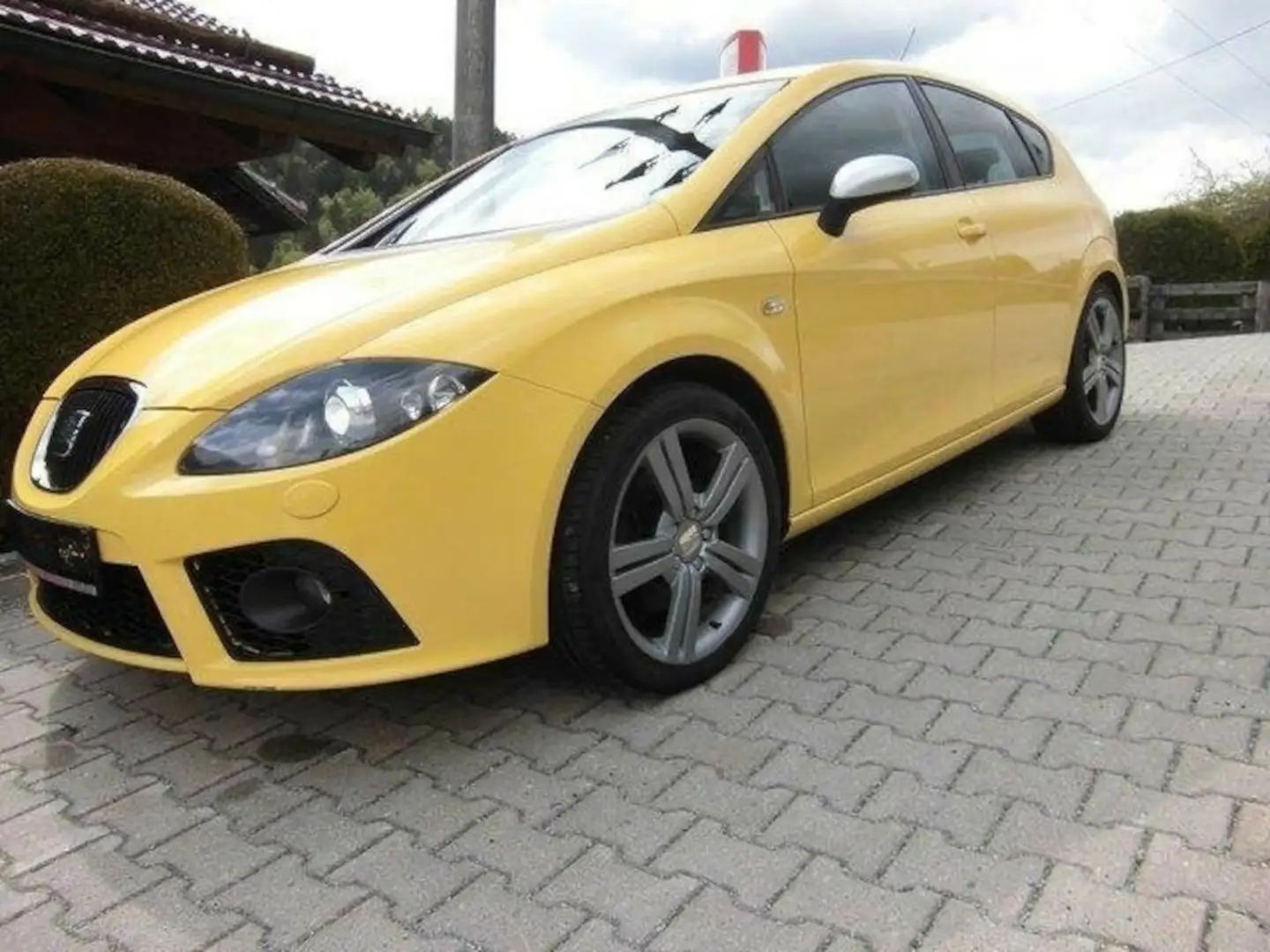 SEAT Leon FR Gelb - 1