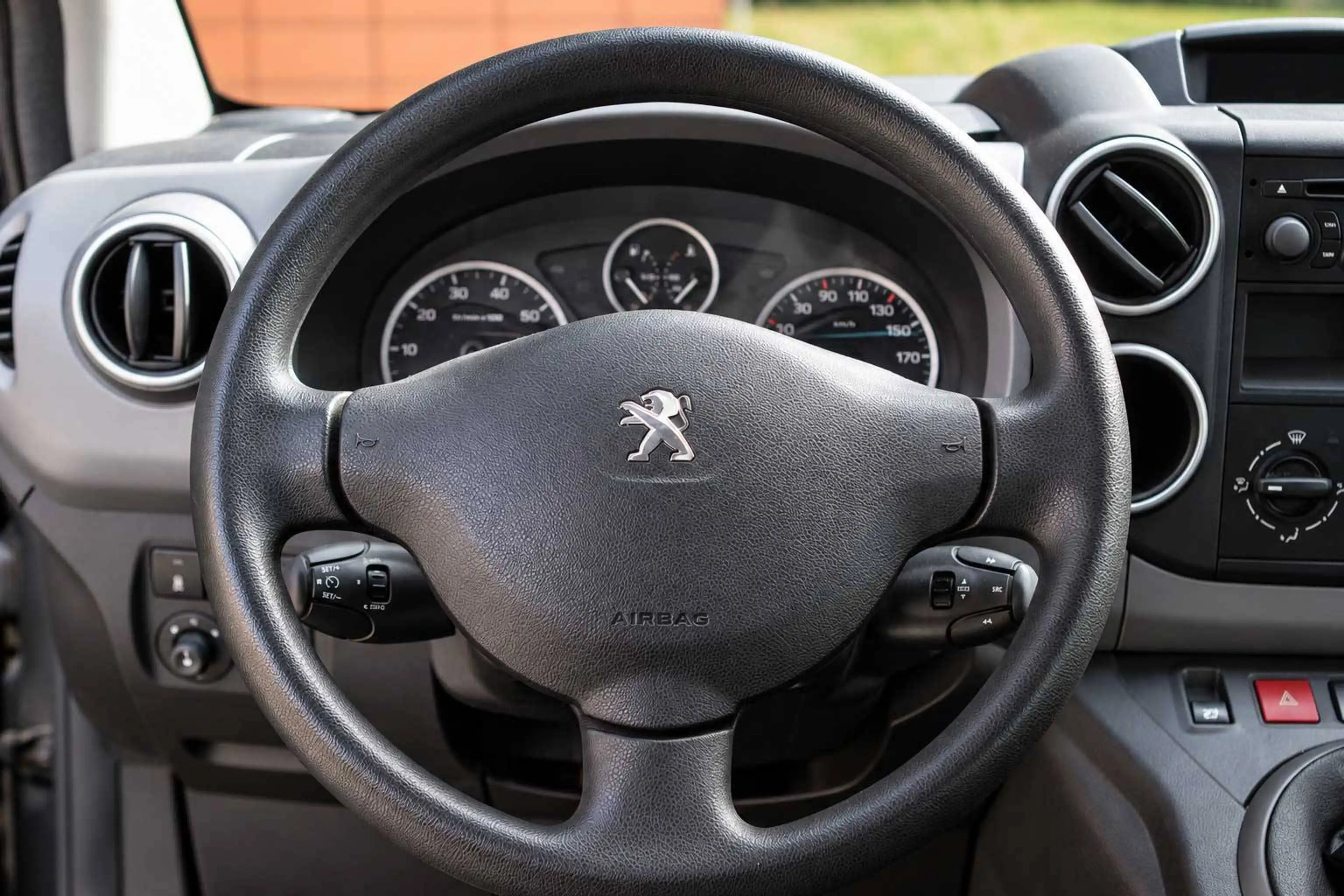 Peugeot Partner - 1.6 BlueHDi Style - AC - Cruise - Radar AR — photo 15