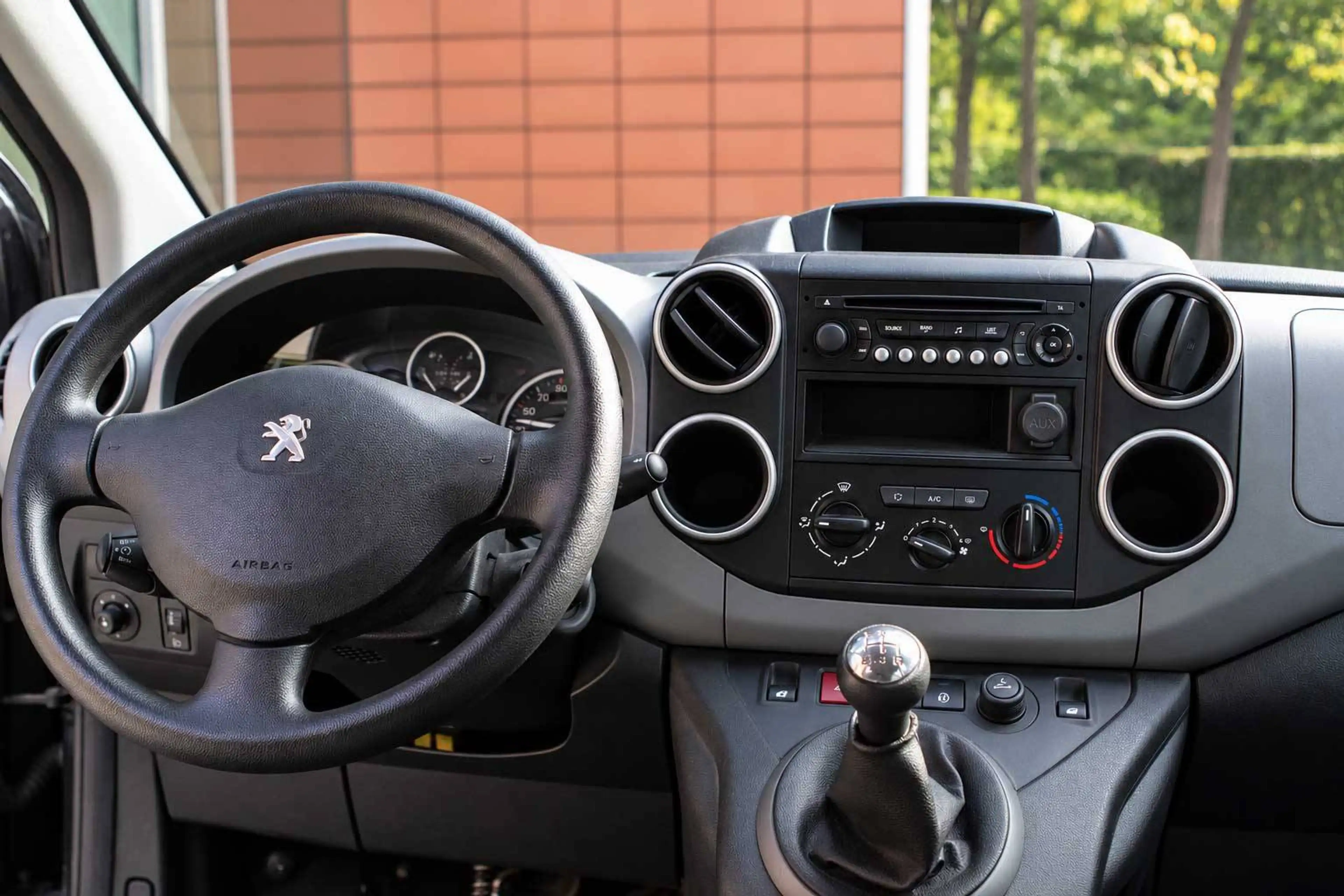 Peugeot Partner - 1.6 BlueHDi Style - AC - Cruise - Radar AR — photo 14