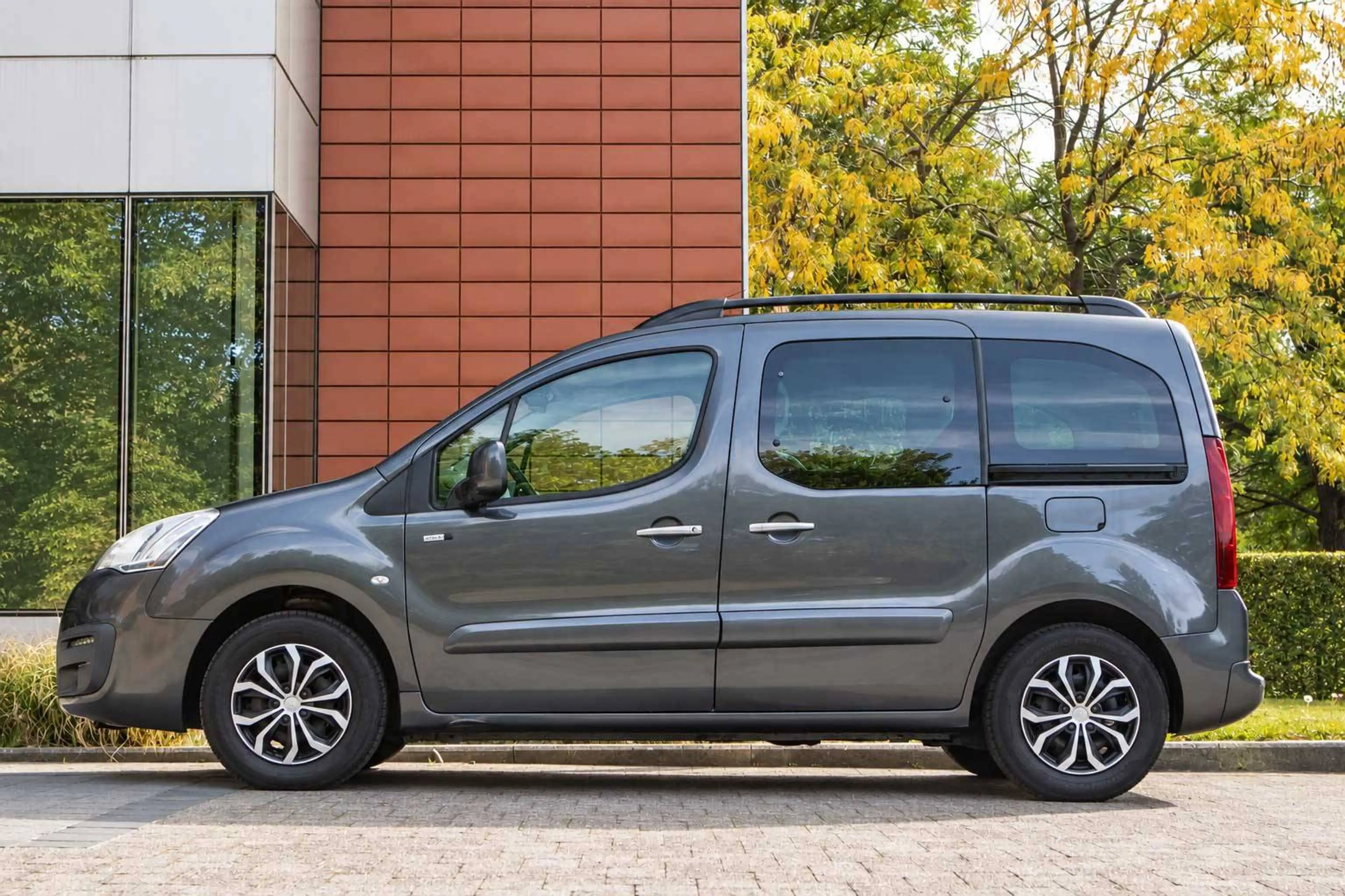Peugeot Partner - 1.6 BlueHDi Style - AC - Cruise - Radar AR — photo 6