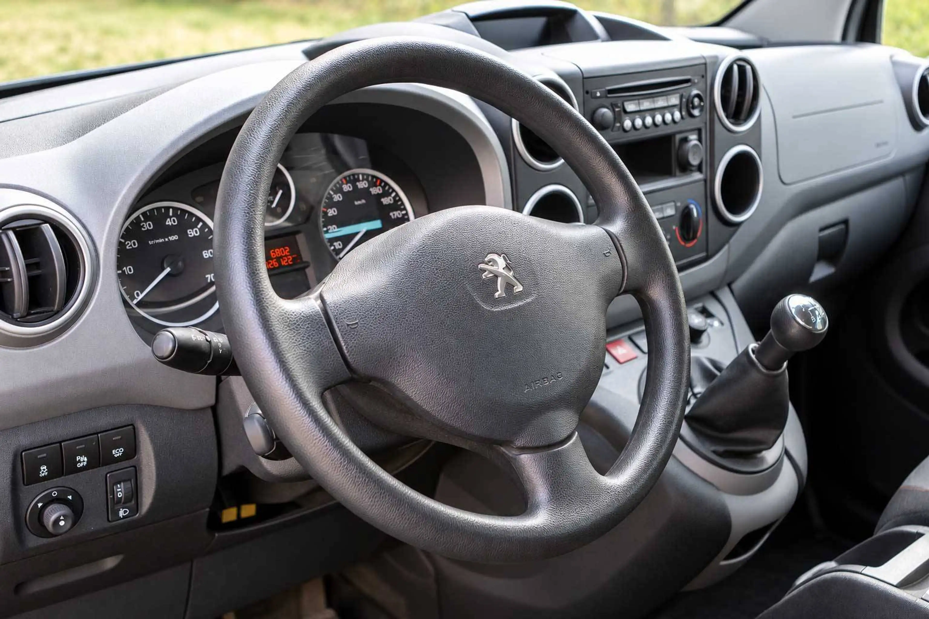 Peugeot Partner - 1.6 BlueHDi Style - AC - Cruise - Radar AR — photo 11