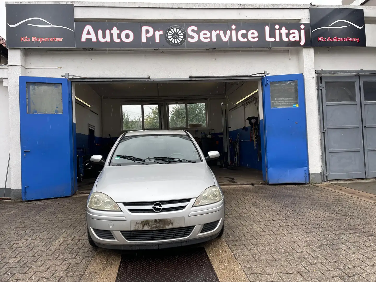 Opel Corsa Corsa 3-Türer 1.2 16V Enjoy mit Style Paket Stříbrná - 1