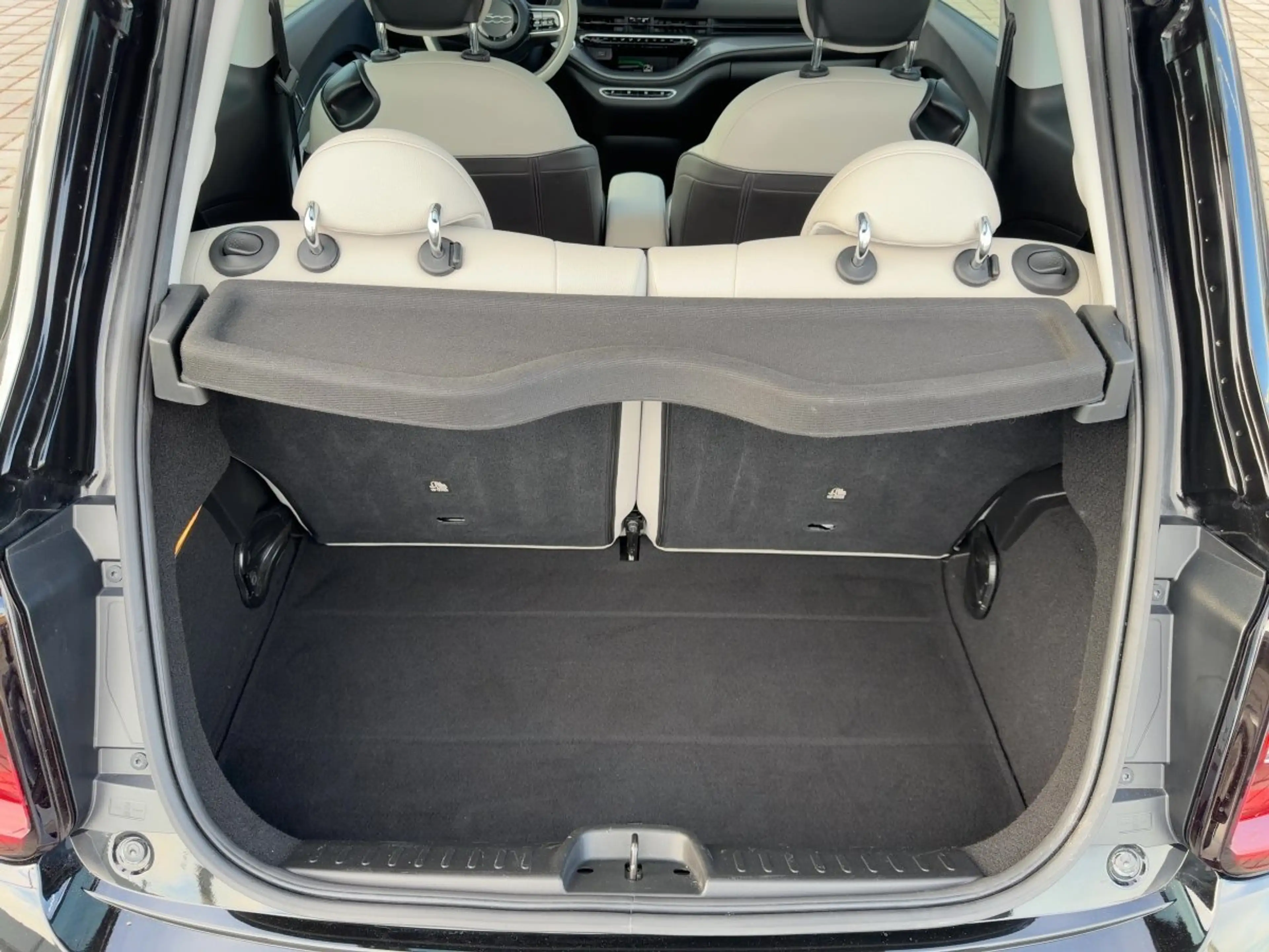 Fiat 500 BEV 42 kWh La Prima byBocelli AUT — photo 9
