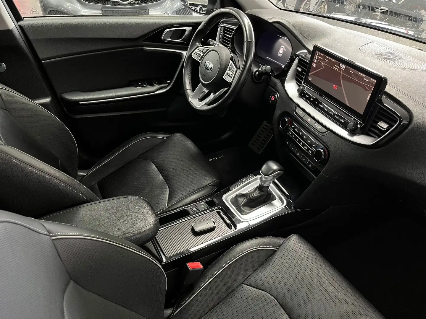 Kia XCeed 1.6 T-GDI Navi/LED/Panorama/Memory/Kamera Gris - 2