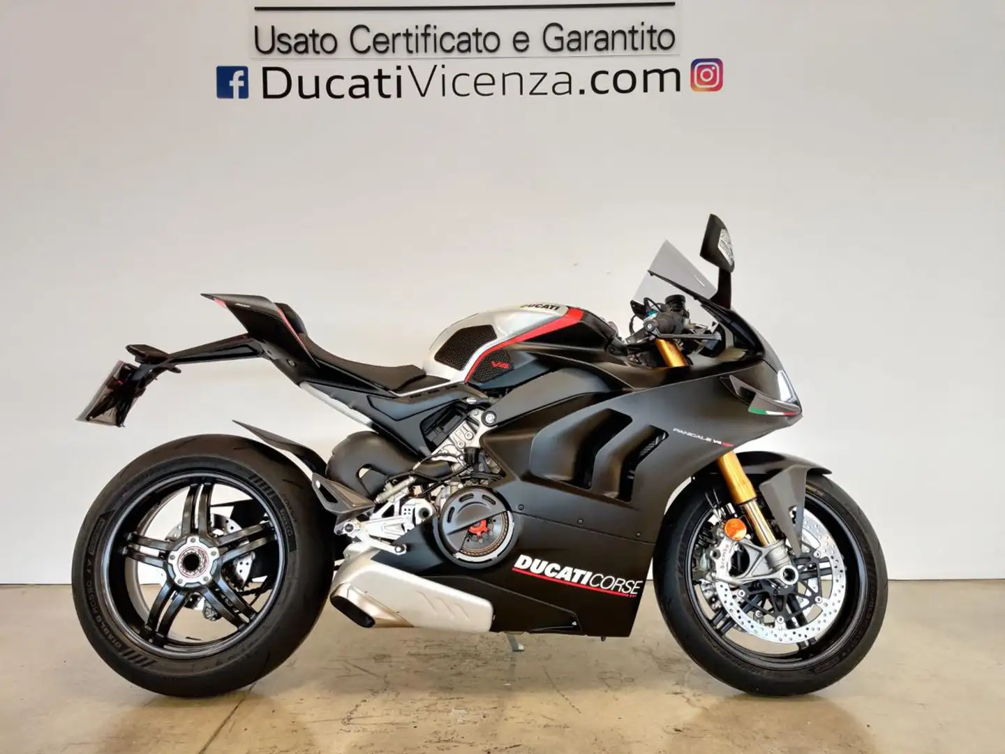 Ducati Panigale V4 SP Fekete - 1