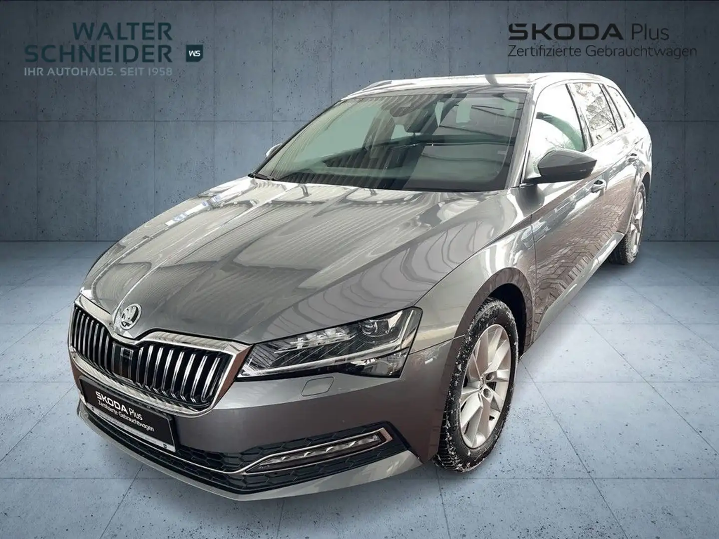 Skoda Superb Combi 2.0 TDI DSG Style Navi LED AHK Grau - 2