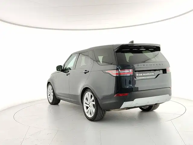 Land Rover Discovery view 4