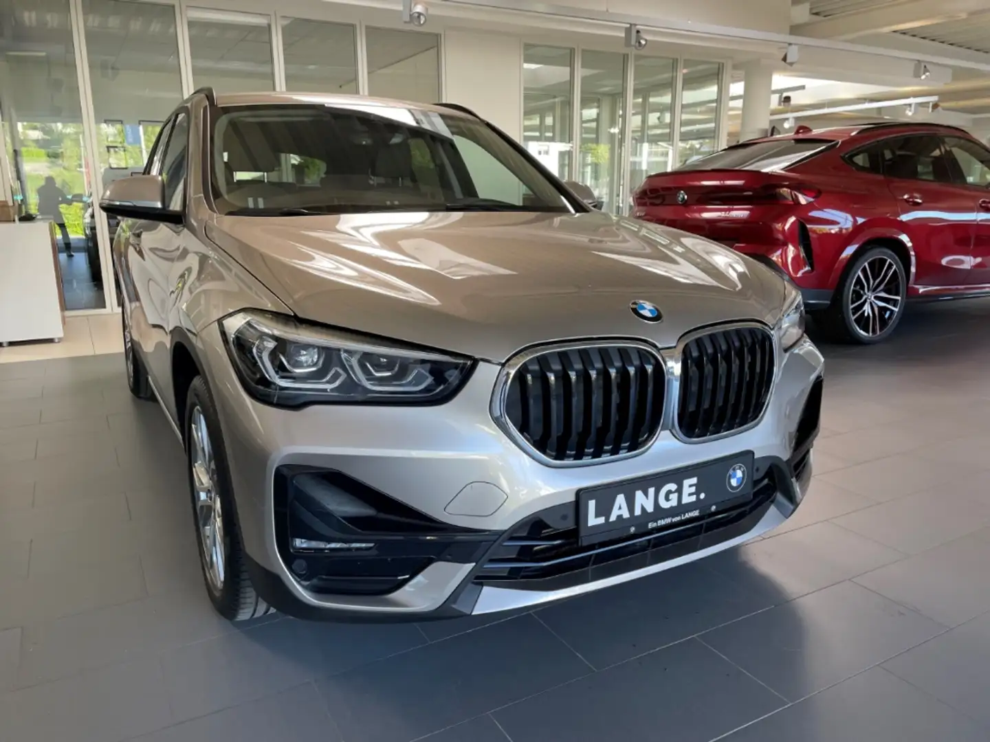 BMW X1 xDrive 25 e Sport L RFK AHK ACC Navi elek.Sitz. Silber - 2