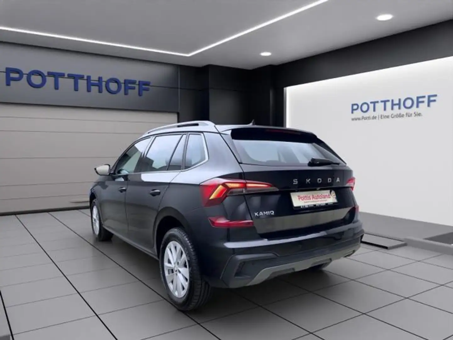 Skoda Kamiq 1.0 TSI DSG SELECTION KAMERA PDC SITZHZG L Schwarz - 2