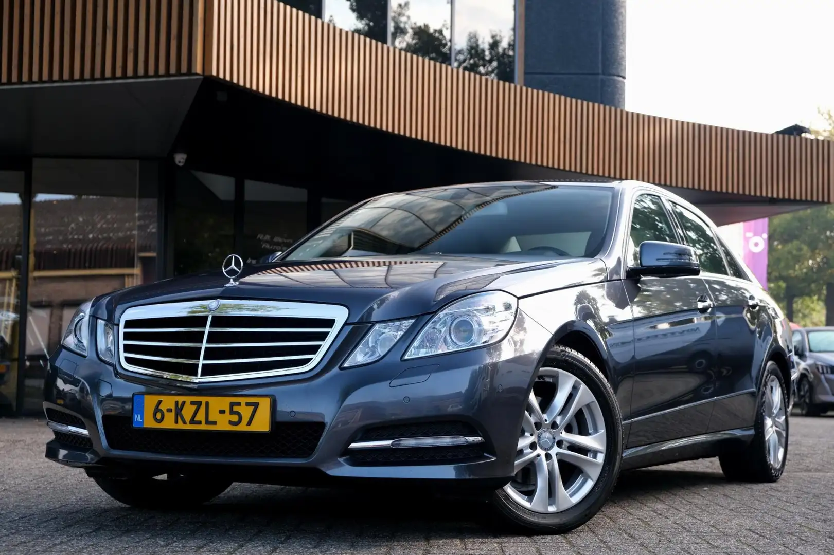 Mercedes-Benz E 200 CDI Business Class Avantgarde/Trekhaak/Stoelverwar Gris - 1