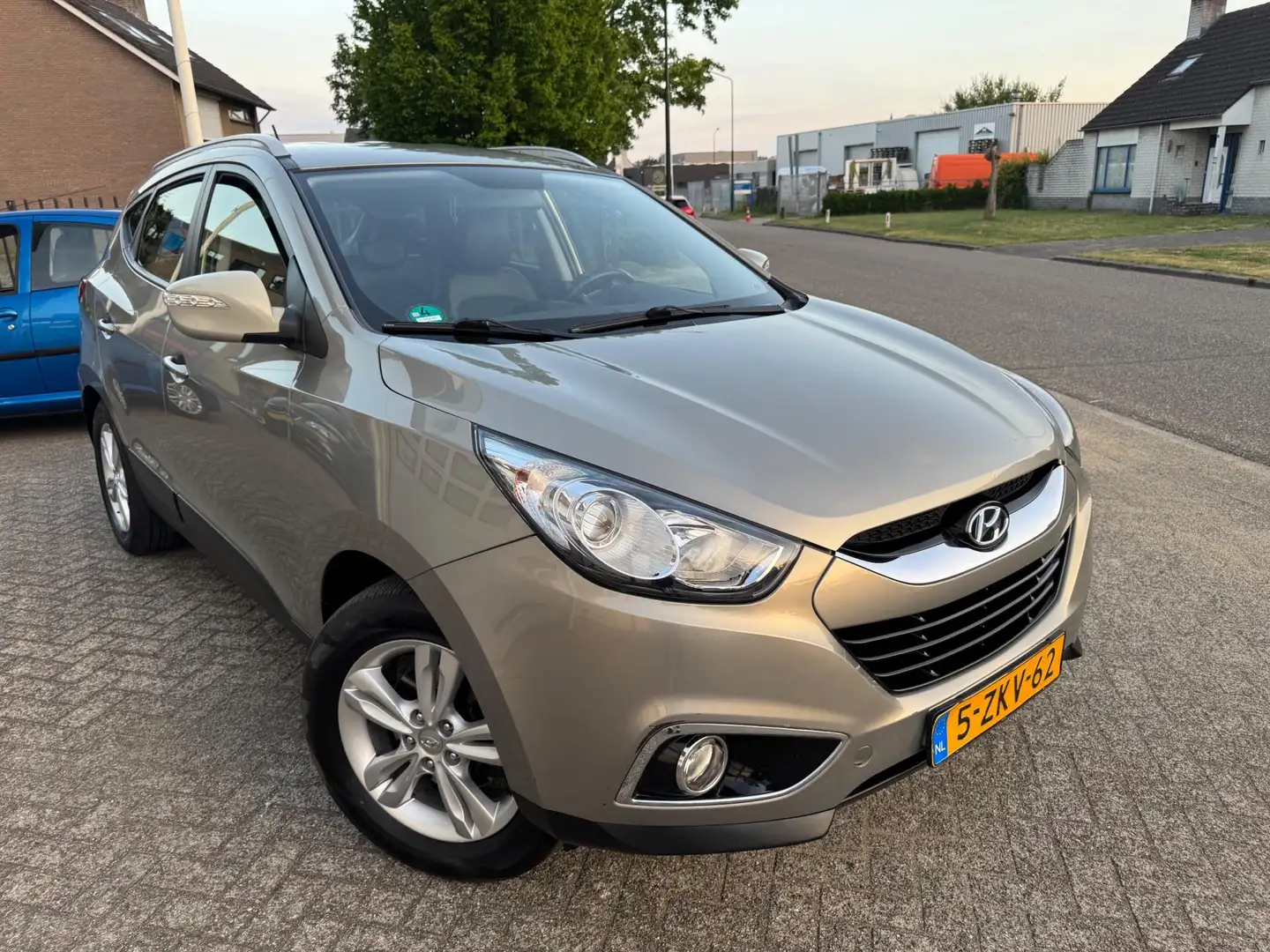 Hyundai iX35 2.0i Business Edition AUTOMAAT,Navigatie,Trkhaak Grijs - 2