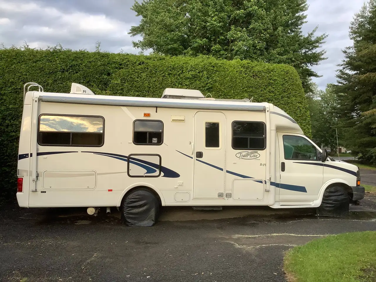 Chevrolet Express 3500 photo Chevrolet Express 3500