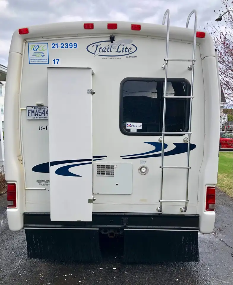 Chevrolet Express 3500 photo Chevrolet Express 3500