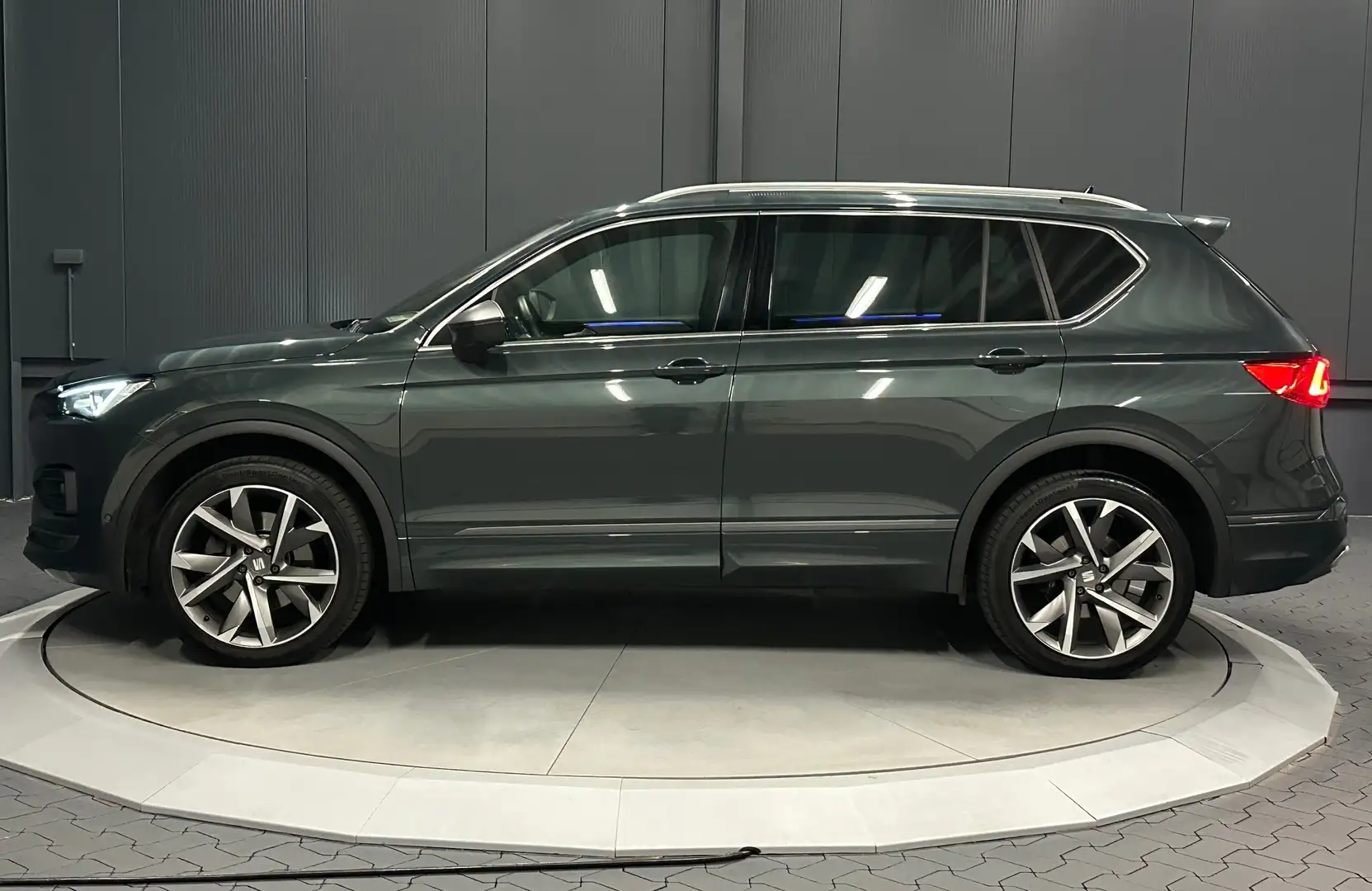 SEAT Tarraco FR 4Drive *20Zoll*7-SITZE*LEDER*XL-Paket*AHK*360* Grün - 2