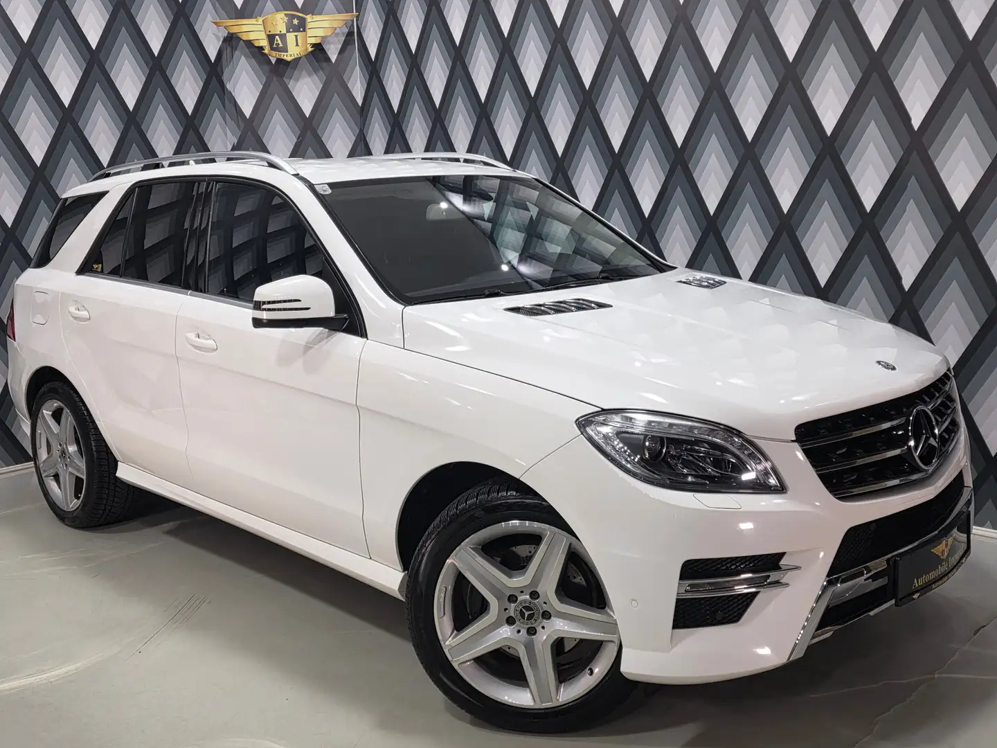 Mercedes-Benz ML 350 BlueTec 4Matic // AMG PAKET // AIRMATIC // Weiß - 1