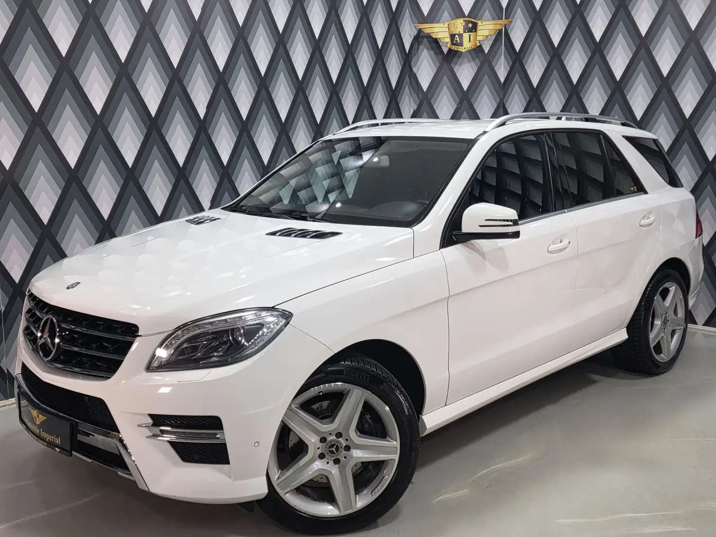 Mercedes-Benz ML 350 BlueTec 4Matic // AMG PAKET // AIRMATIC // Weiß - 2