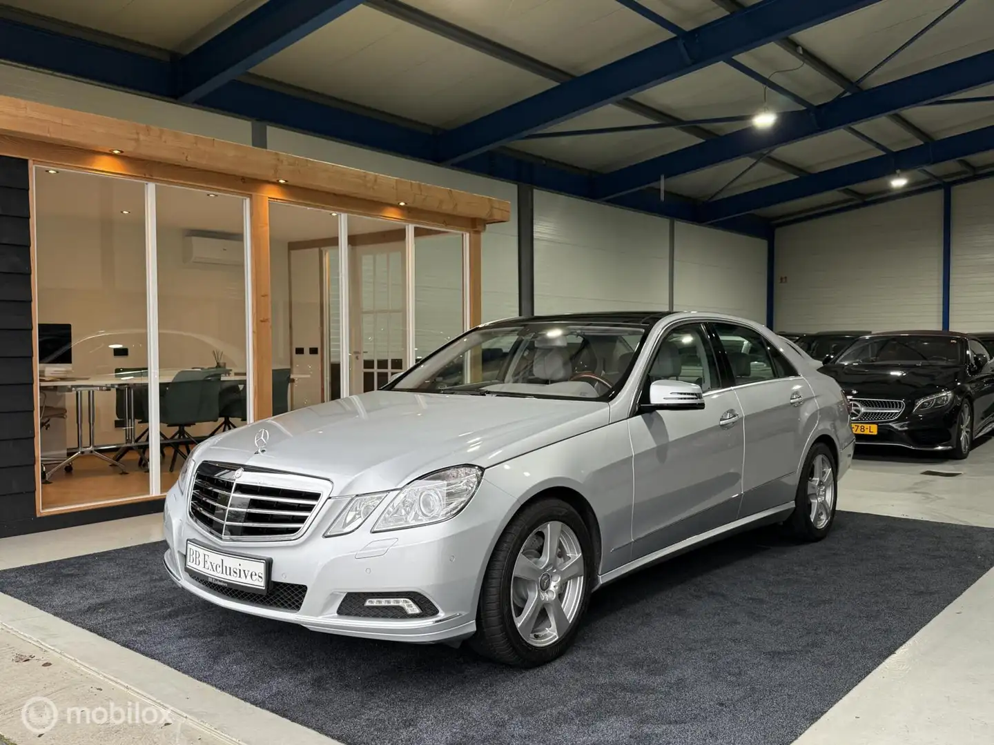 Mercedes-Benz E 500 Elegance 4-Matic Zilver - 1