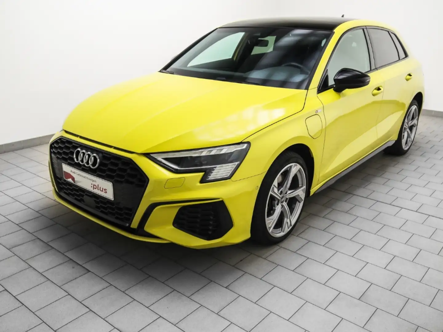 Audi A3 Sportback 40 TFSI e S line Pano Navi Kamera ACC Gelb - 2