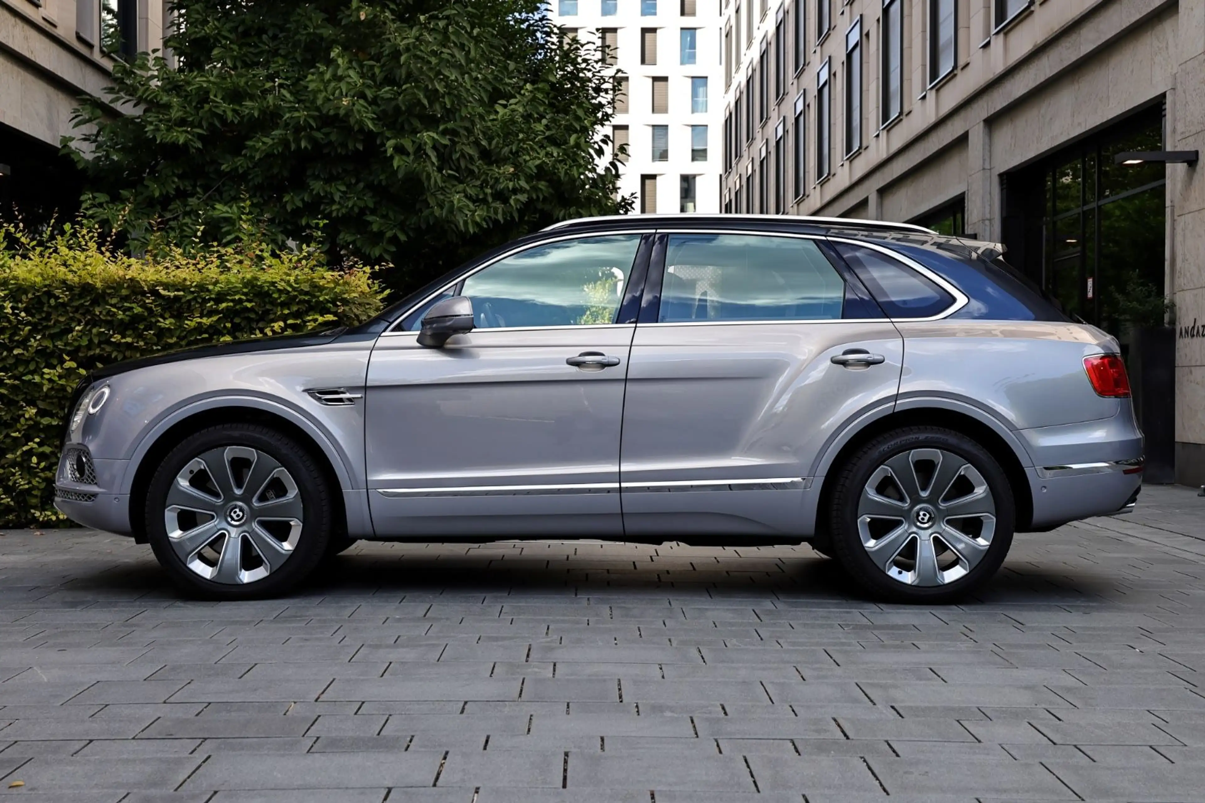 Bentley Bentayga Mulliner W12 | Duo-Tone | 4-Sitzer — photo 2