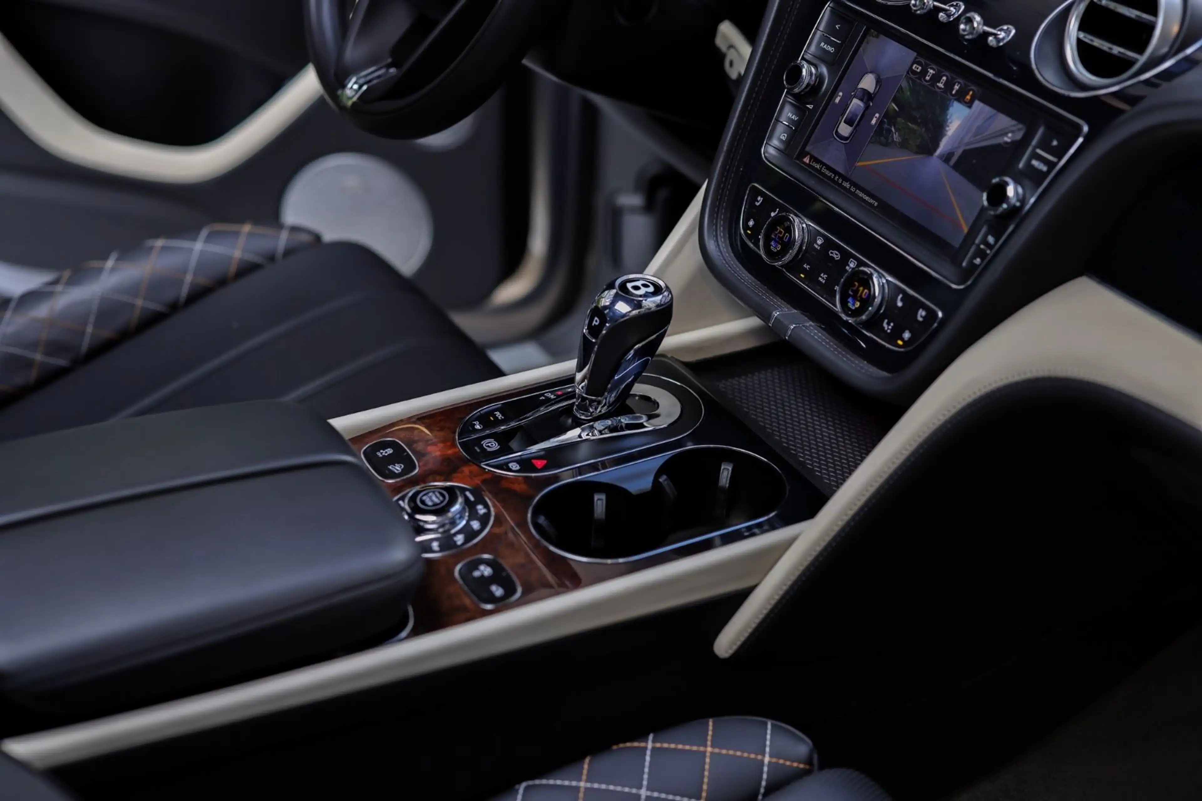 Bentley Bentayga Mulliner W12 | Duo-Tone | 4-Sitzer — photo 12